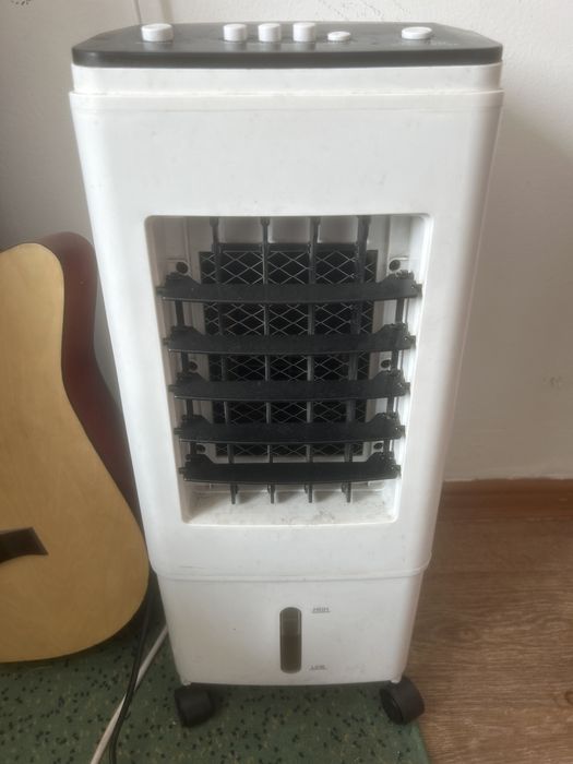 Гитара и мини кондиционер