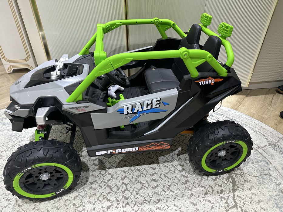 Детская машина на пульте