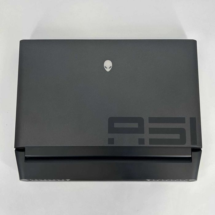 Лаптоп Alienware Area-51m R2 2080 Super 8GB, 10900K десктоп компоненти