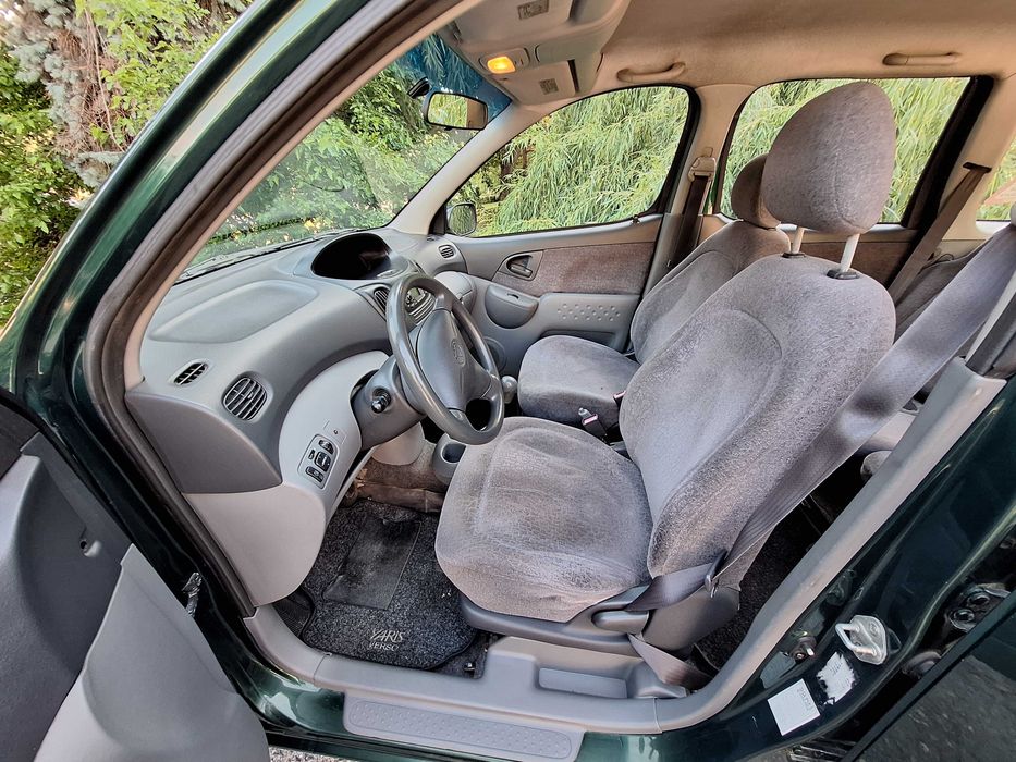 Toyota Yaris Verso 1.3, в движение, 2 комплекта гуми, климатик