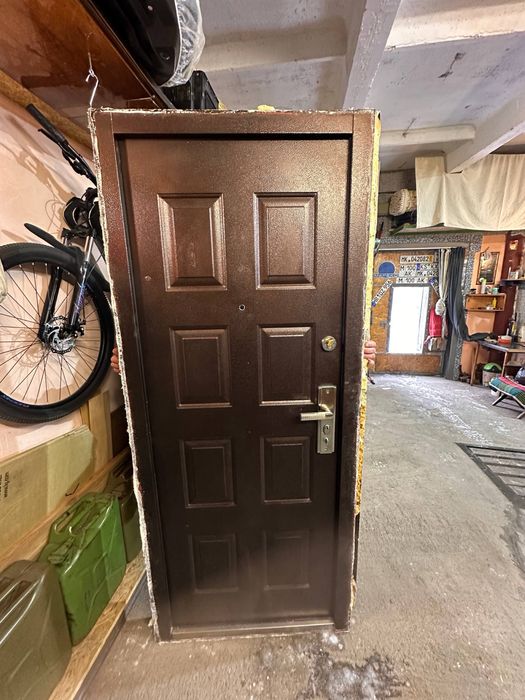 Продается входная дверь