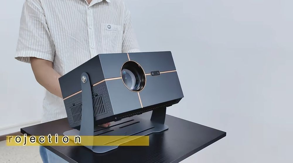 Проектор Everycom YG 628W.