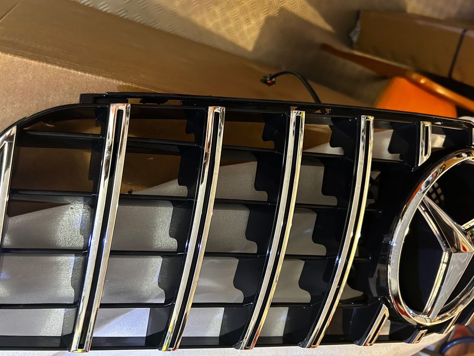 Предна решетка(маска)GTR за Mercedes W204