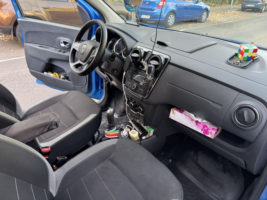 Vând Dacia Lodgy