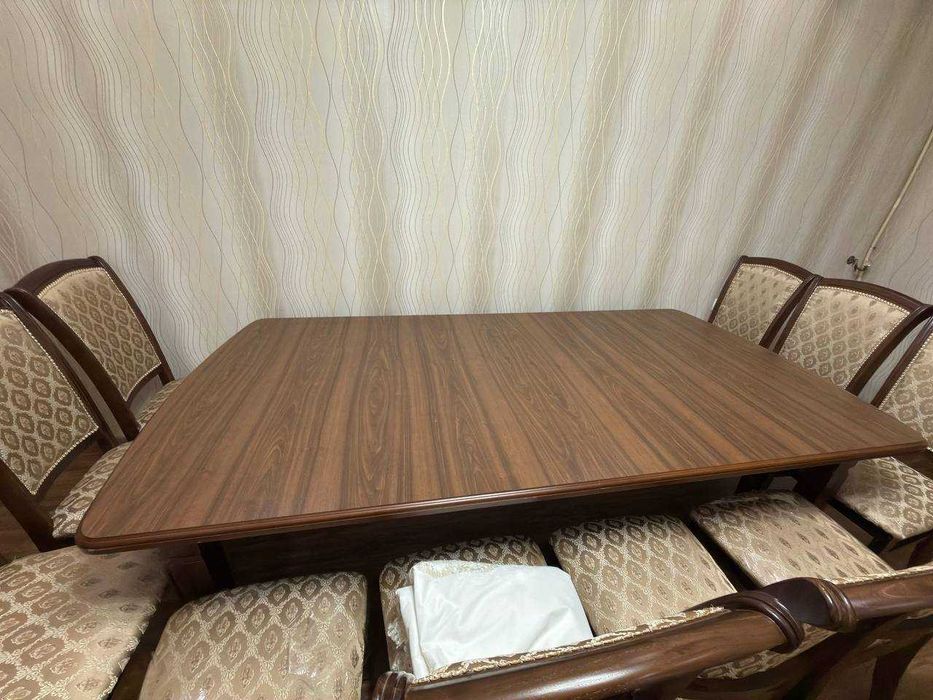Продается стол и 10 стульев