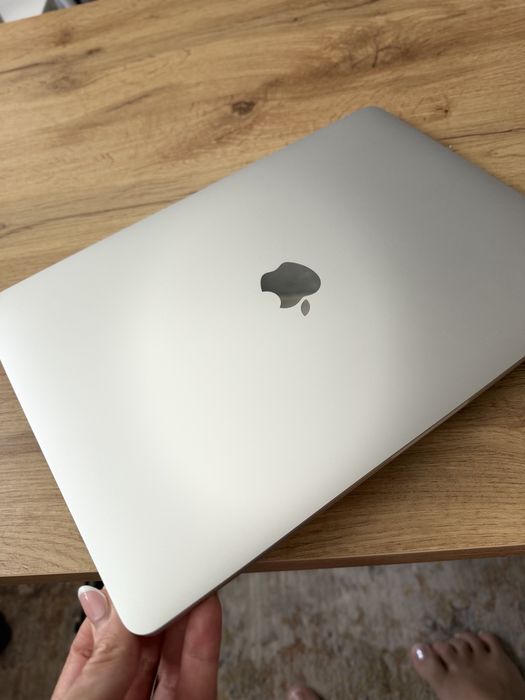 MacBook Pro (13-inch, 2017,Four Thunderbolt 3 Ports)
