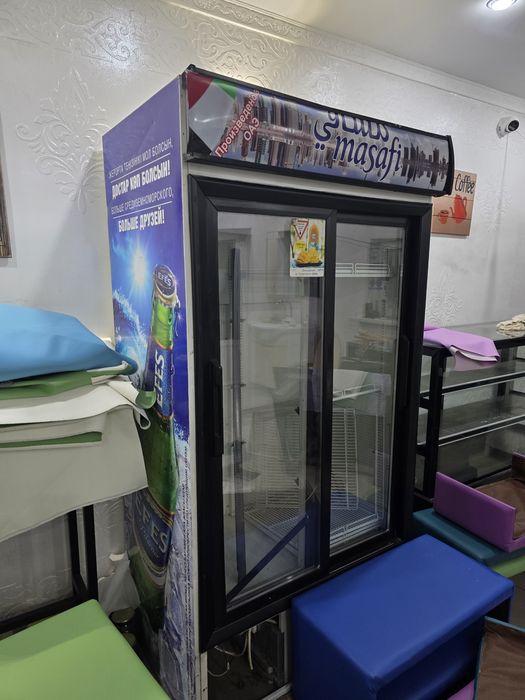 Холодильник витринный.