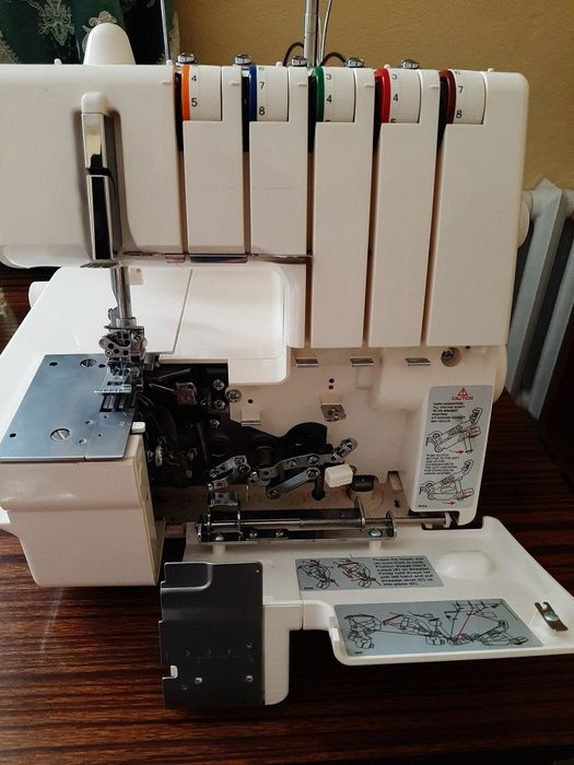 Пятиниточная швейная машина
