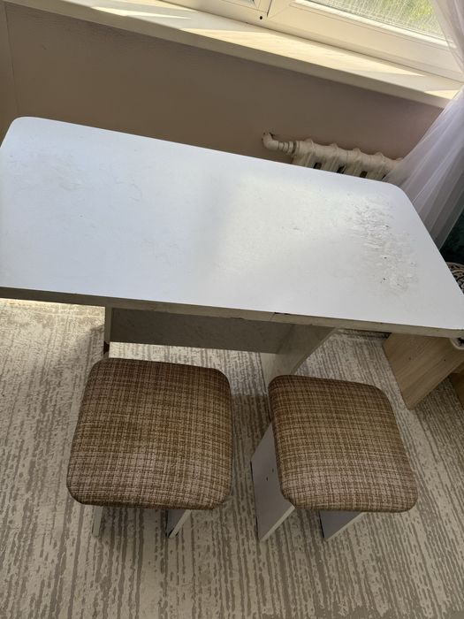 Срочно стол для кухни