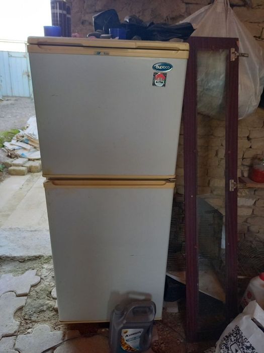 Холодильник старый
