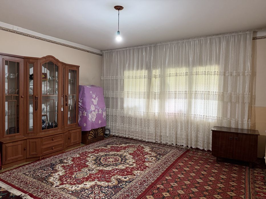 Себзорда 3/1/9 уй сотилади оркадан эшик очилган огород бор