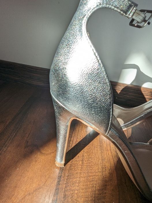 Sandale simple și elegante