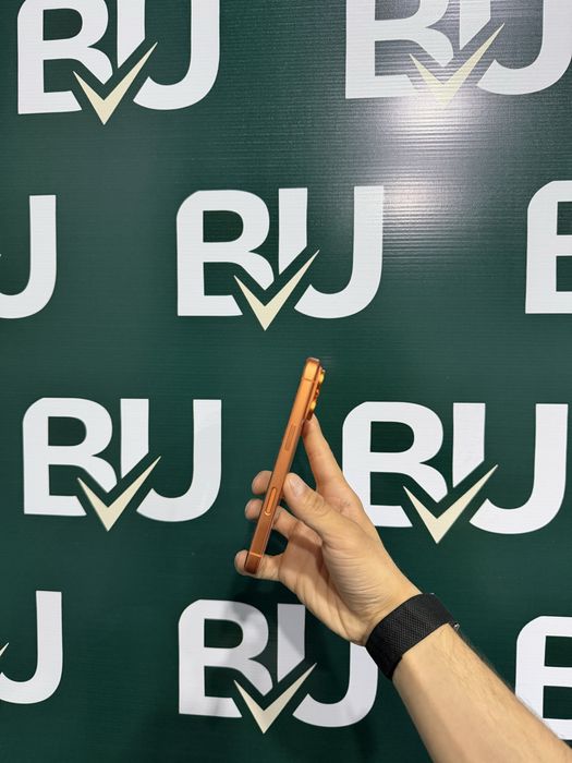 iphone 17 Pro Orange