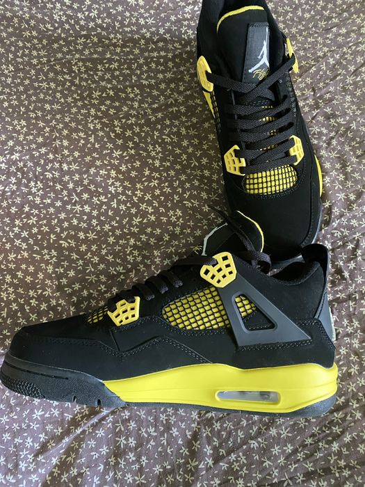 Jordan 4 yellow thunder 42,5