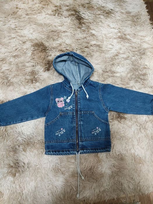 Продам джинсовую курточку на девочку