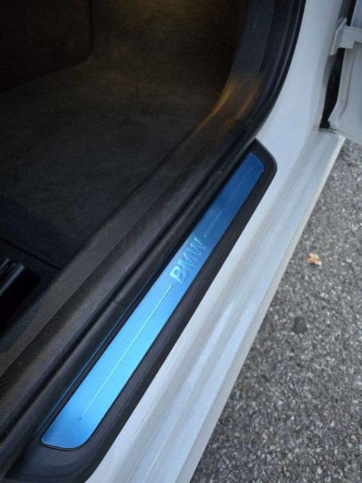 Vand sau schimb cu buldoexcavator BMW 320e plug-in hybrid