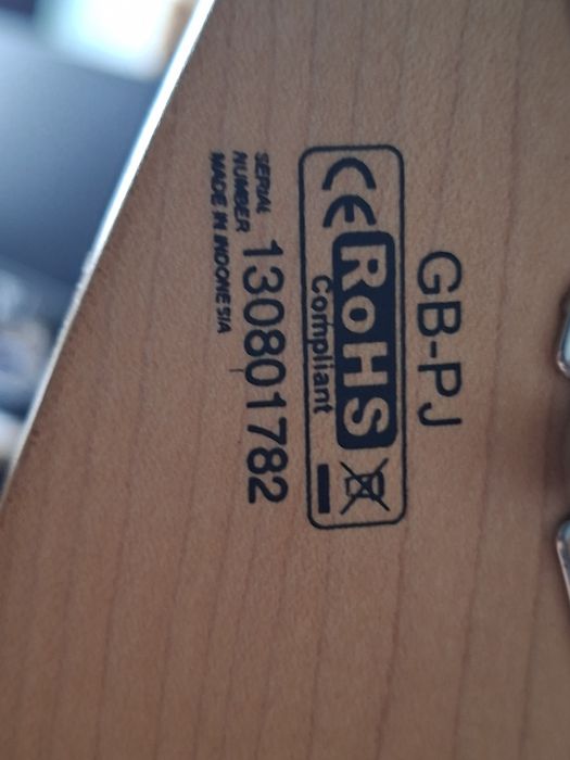 Бас гитара cort .