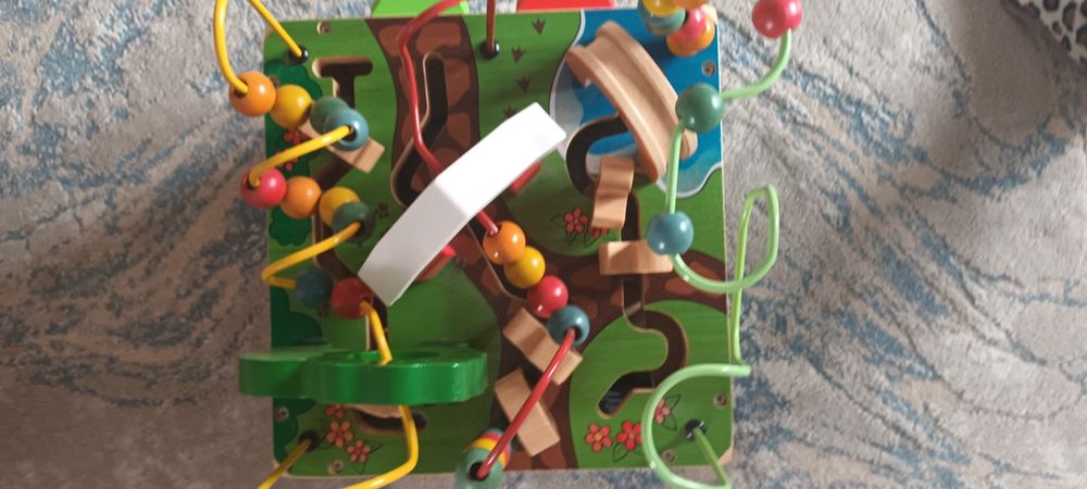 Дървен интерактивен куб