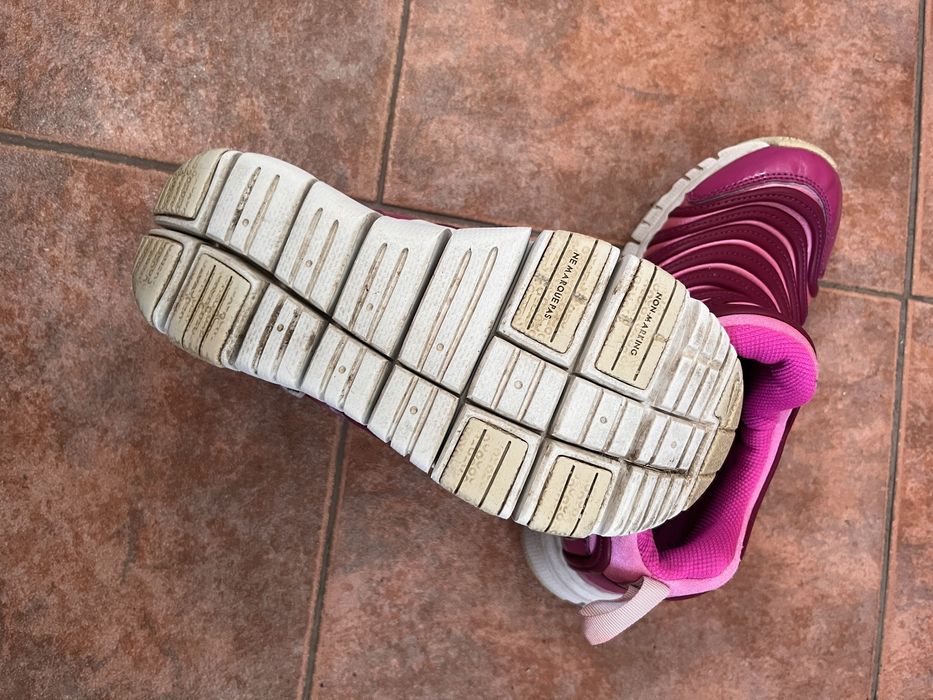 Adidasi, model Nike Free, pt fete, foarte comozi