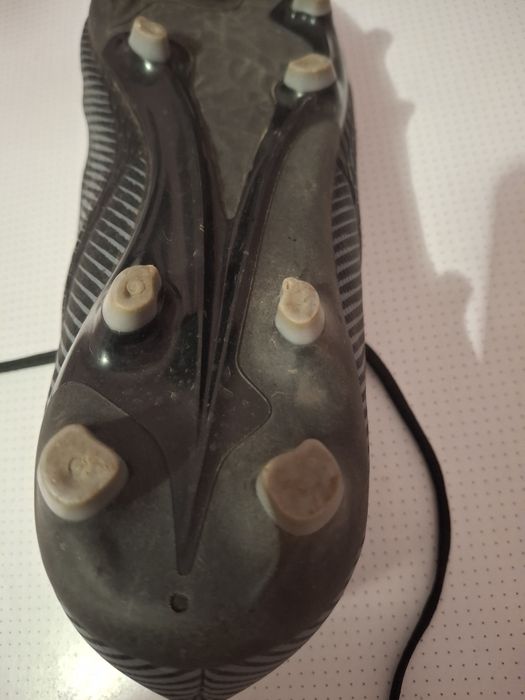 Футбольные бутсы, Demix