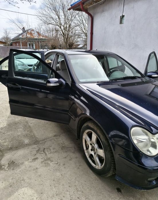 Vând Mercedes w203
