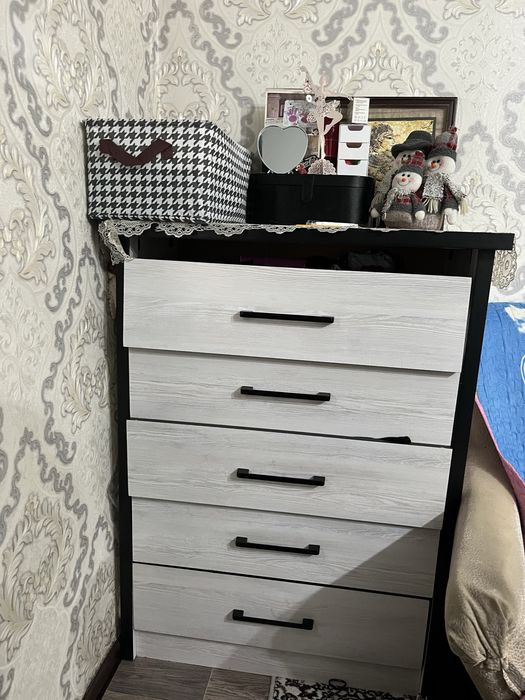 Комод с 5-полками + бонус кресло-стул