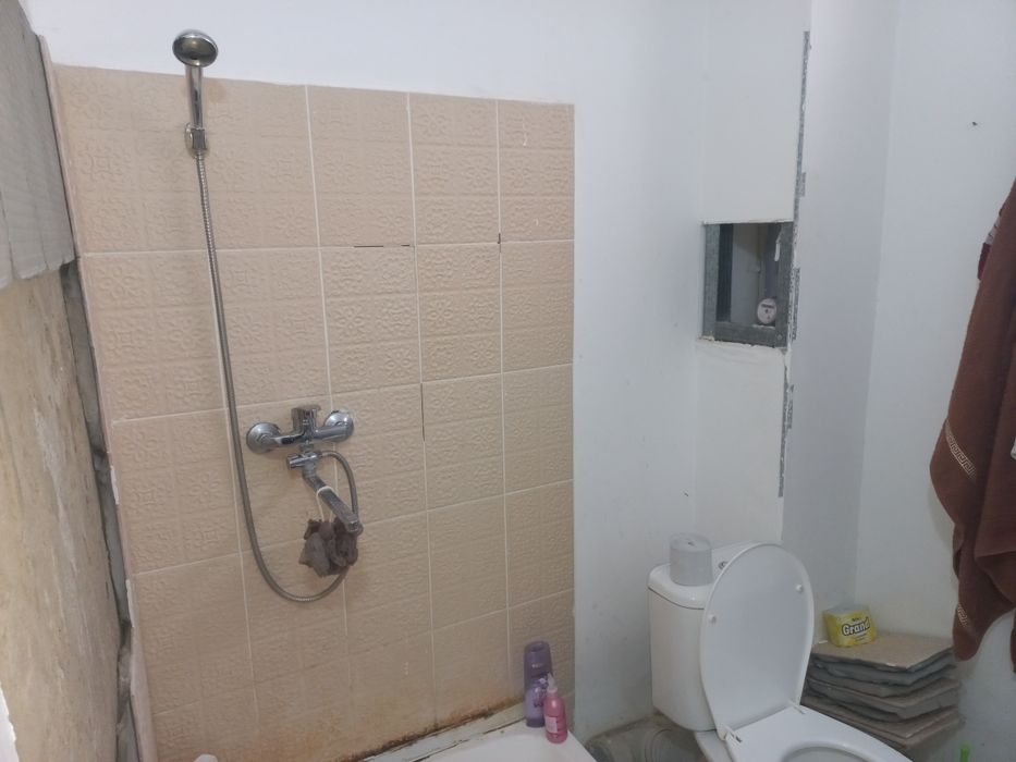 Toshkent viloyati Nurafshon shahridagi uy sotiladi