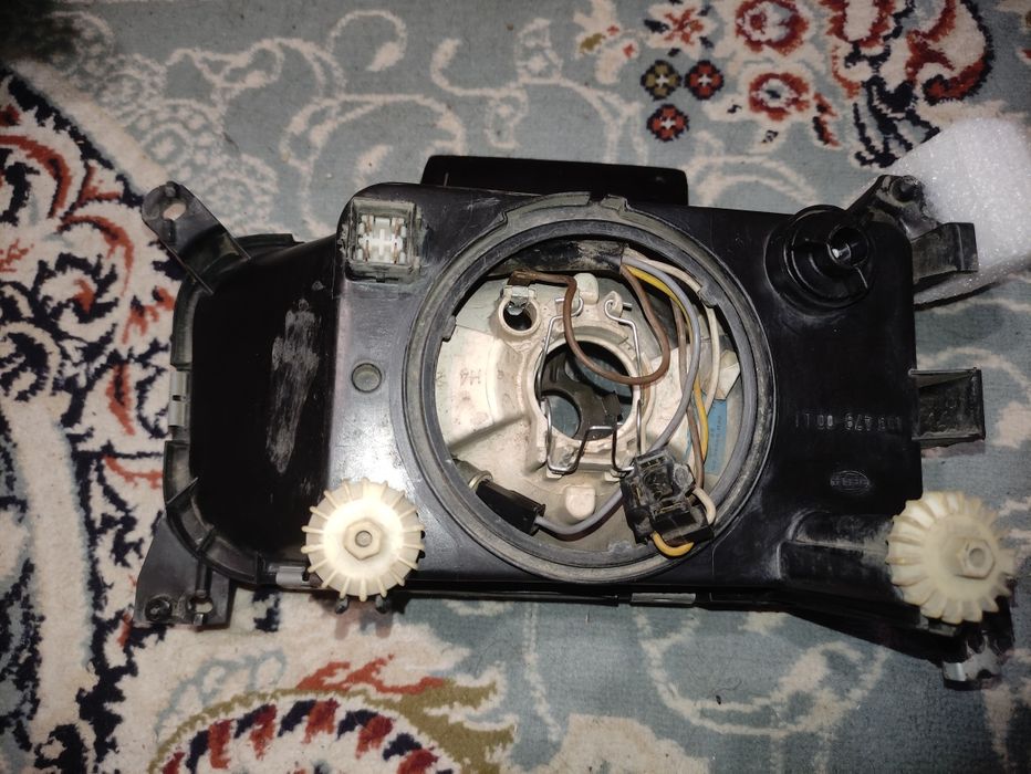 Фара левая пассат б3