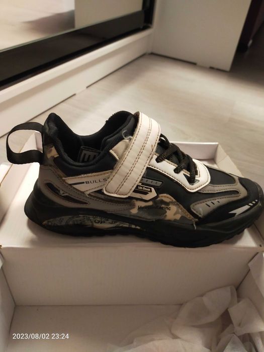 Кроссовки размер 33-34