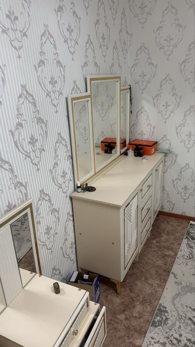 Продам спальный гарнитур