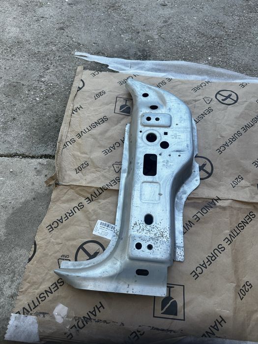 Stâlp dreapta față vw passsat b8.