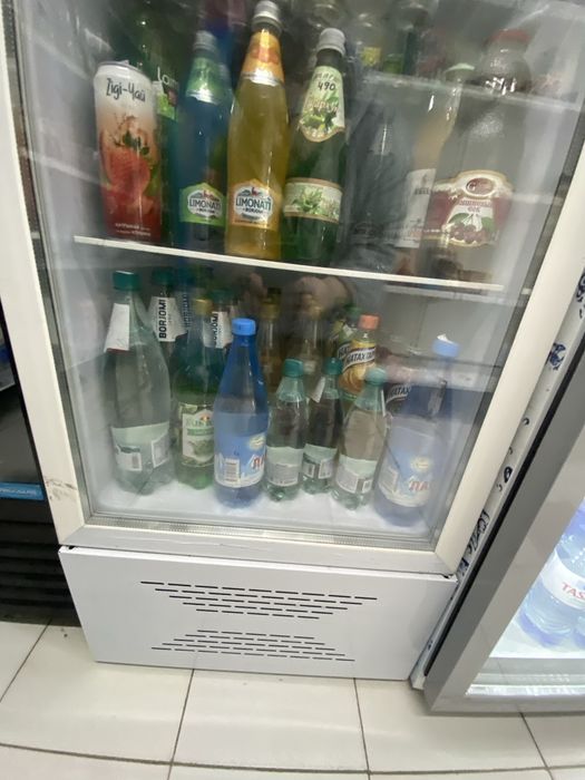 Холодильник витринный