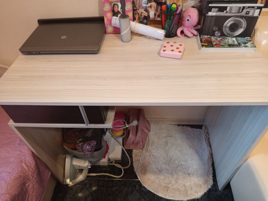 Кожен диван + бюро + единично легло. И трите комплект