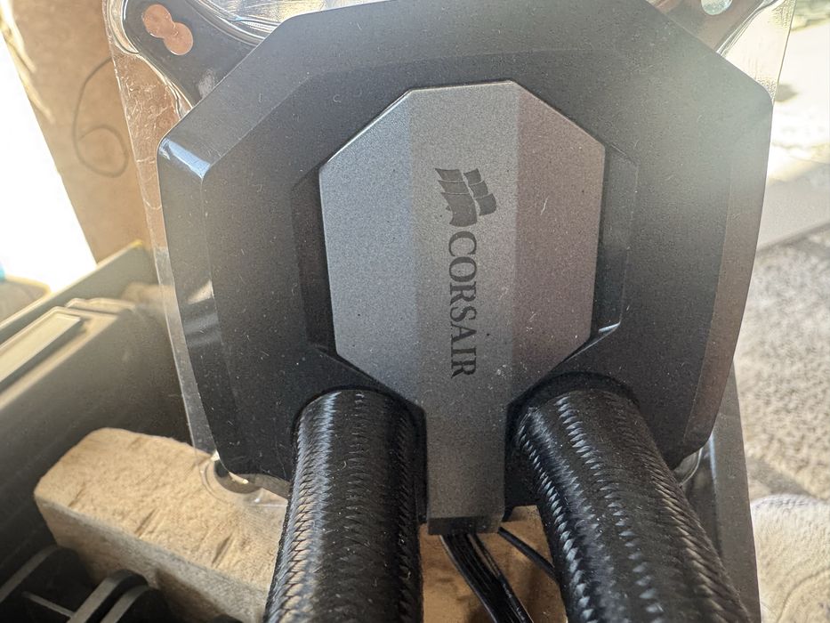 Corsair H115i 280mm водно охлаждане (AIO) за процесор