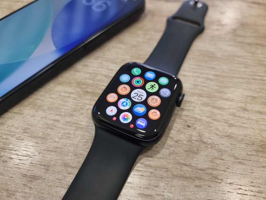 Apple watch SE 2 gen.  92% батерия