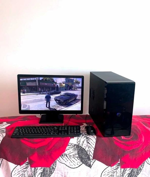 Продам Компьютер ( куча игр, Windows 10 )