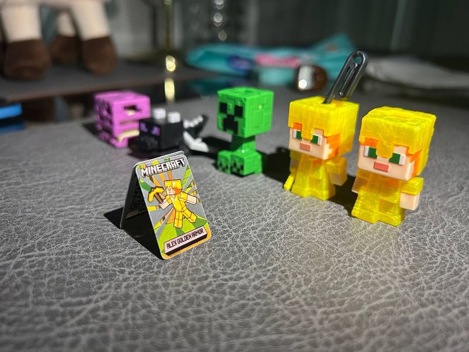 Продаю фигурки kinder joy Minecraft