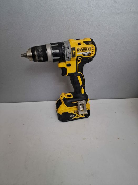 Dewalt DCD 796 Mașina de infiletat cu percutie 5.0AH Brushless