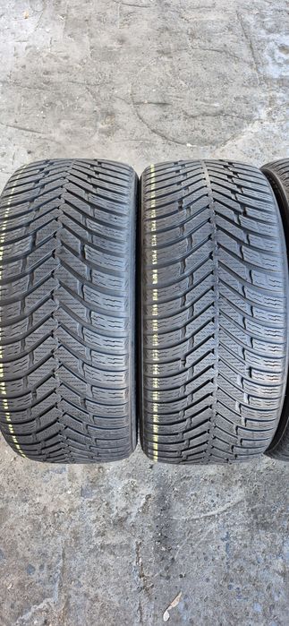 4 anvelope iarna Nokian 245/40/19.Pretul este pe bucata.