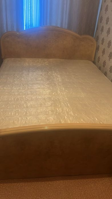 Продается двуспальная кровать