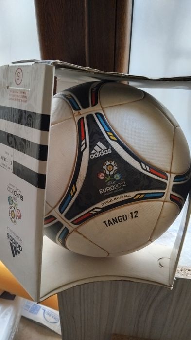 Футболна топка Танго 12  (2012 г.).