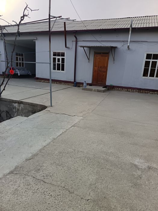 8 Sotiqli hovli sotiladi srochno