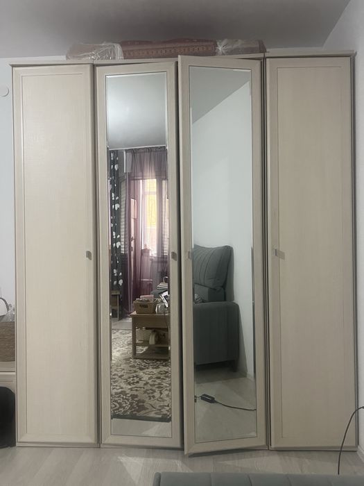 Шкаф платяной для спальни