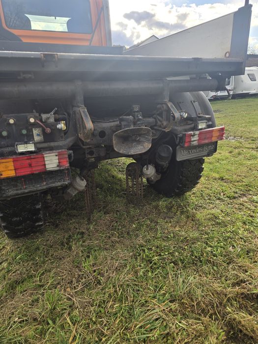 Unimog U500 echipat pentru deszăpezire