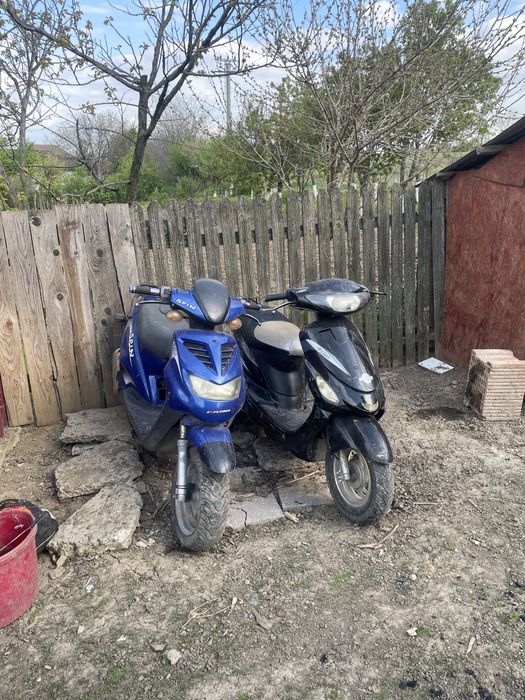 Vand Scutere in 2 timpi si 4 timpi defecte 900 lei amandoua