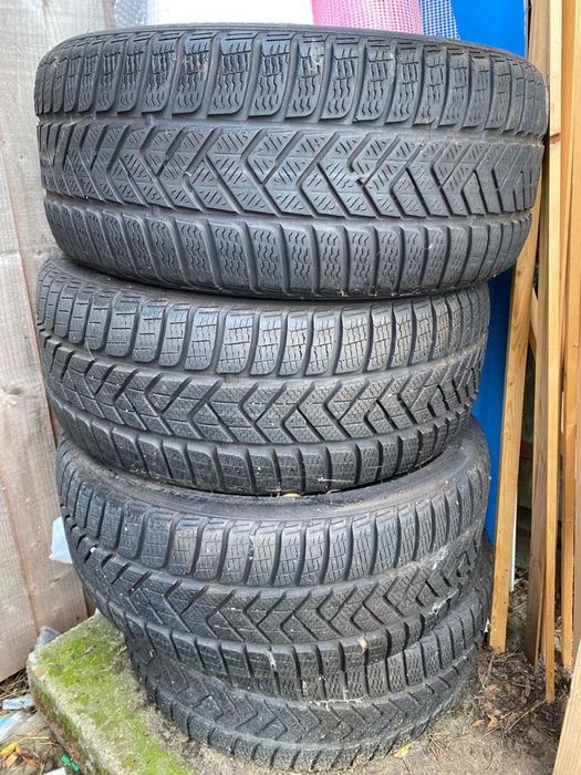 Cauciucuri PIRELLI purtate doar un sezon!