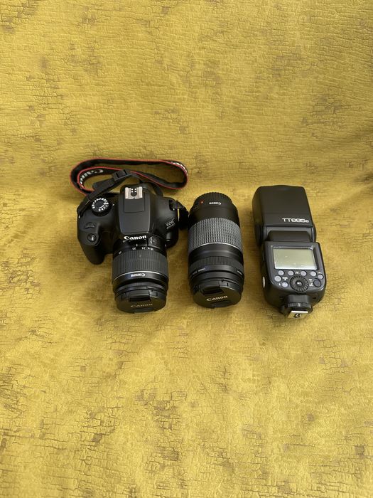 Kit foto Canon EOS 4000D + 2 obiective + blitz