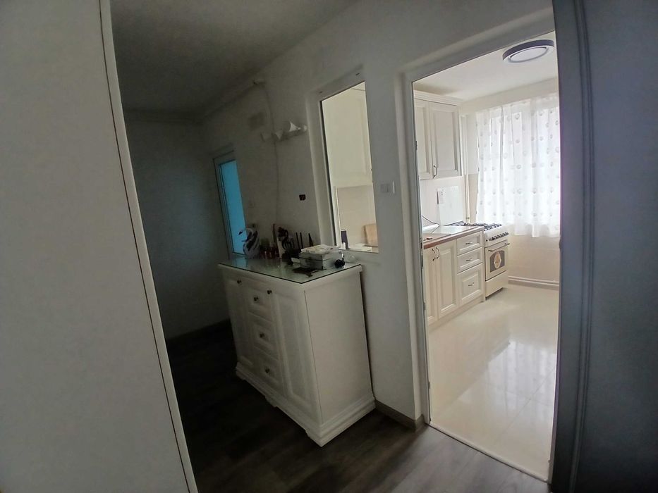Inchiriez apartament cu 2 camere !