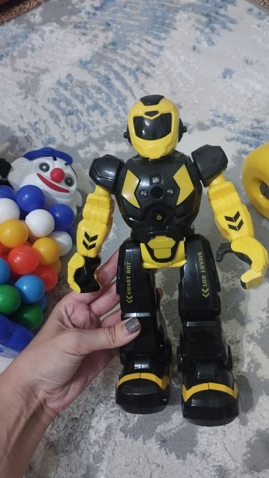 Продам тележку с игрушками