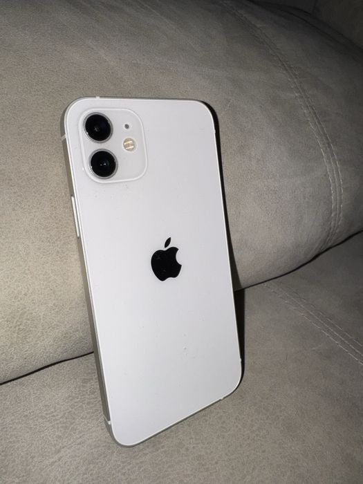 iPhone 12 i IPhone 15 PRO 128GB бели
